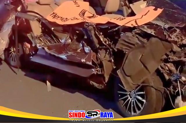 Honda Civic ringsek usai hantam truk boks Fuso di Jalan Raya Juanda Sidoarjo, pengemudi tewas di lokasi