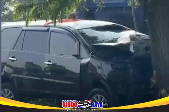 mobil travel tabrak pohon di akses Suramadu Bangkalan diduga akibat microsleep hingga menyebabkan korban luka