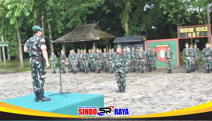 Dandim 1002/HST Pimpin Upacara Pengibaran Bendera Merah Putih