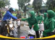 Tebar Kebaikan di Bulan Suci, Persit Kodim 1002/HST Berbagi Takjil di Barabai