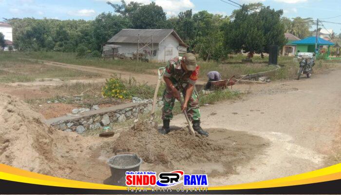 Bulan Puasa Bukan Halangan, Babinsa Kodim 1009/Tanah Laut Tetap Hadir di Tengah Masyarakat