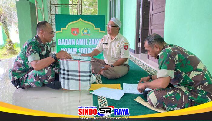 Personel Kodim 1009/Tanah Laut Tunaikan Zakat Fitrah di Bulan Suci Ramadhan
