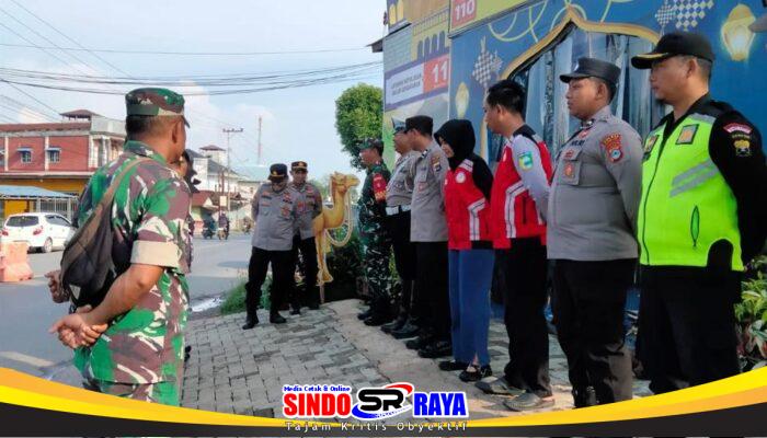 Personel Kodim 1009/Tanah Laut Siaga di Pos Pelayanan Idul Fitri 1447 H Kabupaten Tanah Laut
