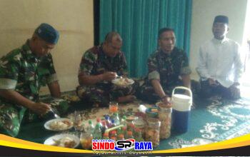 Babinsa Kodim 1009/Tanah Laut Manfaatkan Momen Lebaran Kunjungi Rumah Warga, Pererat Silaturahmi dan Kebersamaan