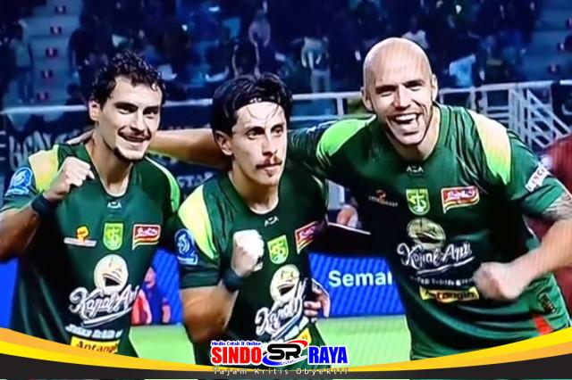 Francisco Rivera selebrasi gol saat Persebaya vs Persita 1-0 di Stadion Gelora Bung Tomo