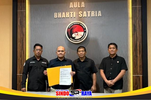 Satresnarkoba Polrestabes Surabaya menunjukkan barang bukti pengungkapan 149 kasus narkoba dengan 206 tersangka selama empat bulan di Aula Bhakti Satria