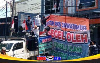 Aksi AMI di kantor DPW PKS Jawa Timur Surabaya menuntut pemecatan Aboe Bakar Al-Habsyi terkait polemik pernyataan ulama Madura