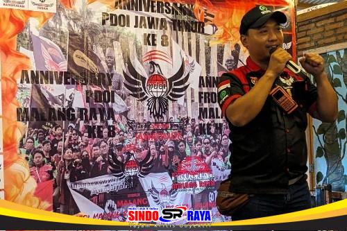 Tito Ahmad Presidium GRANAT Jatim Berbicara di Depan Banner Aksi