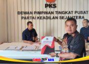 Ketua Umum AMI Baihaki Akbar menyerahkan dokumen aspirasi ke DPP PKS di Jakarta terkait tuntutan evaluasi Abu Bakar Al Habsyi.