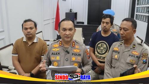 Kapolres Lumajang AKBP Alex Sandy Siregar memberikan keterangan pers terkait kasus penganiayaan Kepala Desa Pakel dengan 10 terduga pelaku diamankan