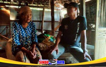 Cak Jum Bantu Nenek Saedeh, Lansia yang Hidup Sendiri di Rumah Tak Layak di Sampang