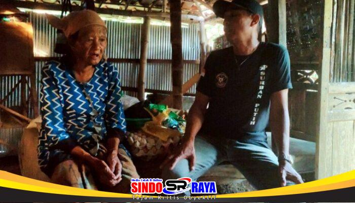 Cak Jum Bantu Nenek Saedeh, Lansia yang Hidup Sendiri di Rumah Tak Layak di Sampang