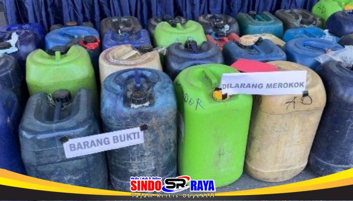 Polres Bondowoso Amankan Dua Tersangka Penimbun 1 Ton BBM Bersubsidi