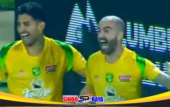 Persebaya vs Malut United, Milos Raickovic dan Bruno Paraiba merayakan gol di Stadion Kie Raha