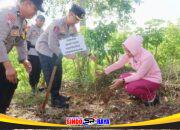 Polres Trenggalek Tanam Ratusan Pohon Beringin di Lahan Kritis Jaga Sumber Air