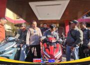 Polres Probolinggo Temukan dan Serahkan Motor yang Hilang, Korban Curanmor Tersenyum Riang