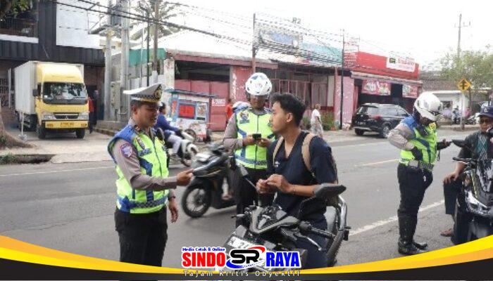 Optimalisasi Gakkum Presisi : Ditlantas Polda Jatim Gelar Operasi Dakgar Berbasis Handheld