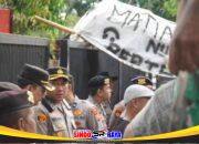 Polrestabes Surabaya Kawal Aksi Sopir Jatim Secara Humanis, Massa Soroti Barcode Solar Subsidi