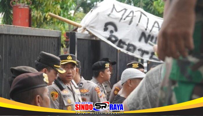 Polrestabes Surabaya Kawal Aksi Sopir Jatim Secara Humanis, Massa Soroti Barcode Solar Subsidi