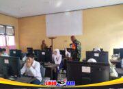 Babinsa Koramil 08/Paloh Lakukan Pendampingan Ujian Tes Kemampuan Akademik Siswa SMPN 04 Temajuk