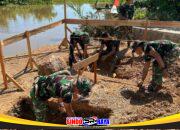 Perlahan Namun Pasti, Personel Kodim 1009/Tla Bersama Masyarakat Kerjakan Jembatan Garuda