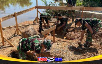Perlahan Namun Pasti, Personel Kodim 1009/Tla Bersama Masyarakat Kerjakan Jembatan Garuda