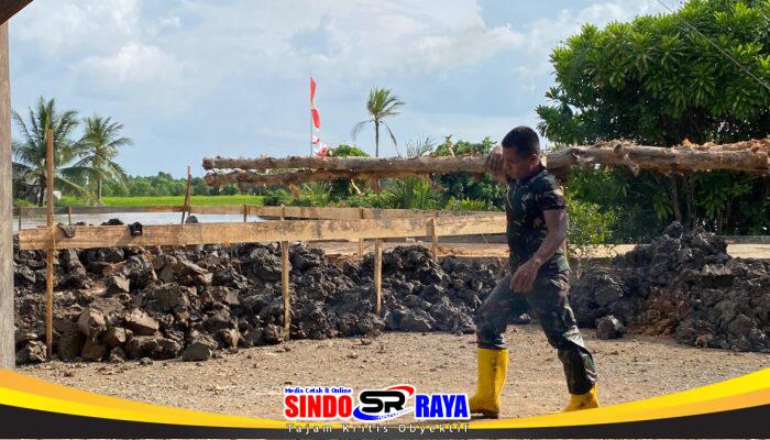 Angkut Material Gunakan Rakit Sederhana, Personel Kodim 1009/Tanah Laut Tunjukkan Dedikasi Tinggi