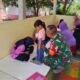 Dukung Peningkatan Kesehatan Masyarakat, Babinsa Temajuk Dampingi Nakes Laksanakan Posyandu di Wilayah Perbatasan