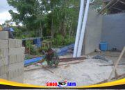 Babinsa Koramil 03/Tebas Bantu Warga Bongkar Rumah Untuk Direhabilitasi