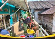 Penuh Semangat, TNI dan Warga Lanjutkan Pembangunan Jembatan Garuda