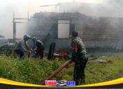 Babinsa Bersama Damkar 654 Berhasil Kendalikan Kebakaran di Banua Jingah