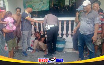Pelaku jambret kalung emas di Platuk Surabaya tertangkap warga dan diamankan Polsek Kenjeran setelah sempat menjadi sasaran amukan massa