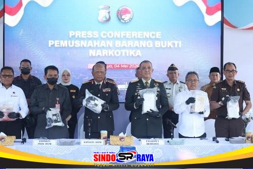 Polda Jatim musnahkan 22,22 kg kokain dalam konferensi pers di Surabaya