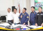 Satreskrim Polres Pamekasan menunjukkan barang bukti sepeda motor hasil pengungkapan kasus curanmor dalam konferensi pers