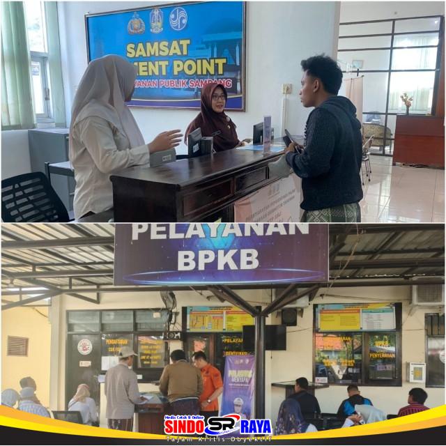 Petugas Satlantas Polres Sampang melayani warga di Samsat dengan fasilitas pelayanan publik yang humanis.