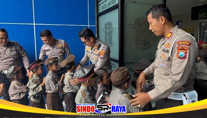 Polisi Sahabat Anak : Polresta Sidoarjo Edukasi Tertib Lalu Lintas Sejak Dini