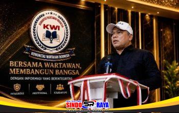 Ketua Umum Komunitas Wartawan Indonesia Umar Hayat saat menyampaikan visi persatuan insan pers dalam acara KWI.