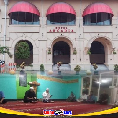 Pengajian rutin di Mushola Al-Kautsar Horison Arcadia Heritage Rajawali Surabaya bersama karyawan dan manajemen hotel.