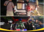 Petugas SFQR Lanal Batuporon memeriksa kendaraan yang membawa rokok ilegal saat operasi penyekatan di jalur Suramadu, Bangkalan.