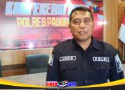 Kasihumas Polres Pasuruan IPTU Joko Suseno saat memberikan keterangan terkait kasus jambret di Pasrepan