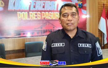 Kasihumas Polres Pasuruan IPTU Joko Suseno saat memberikan keterangan terkait kasus jambret di Pasrepan