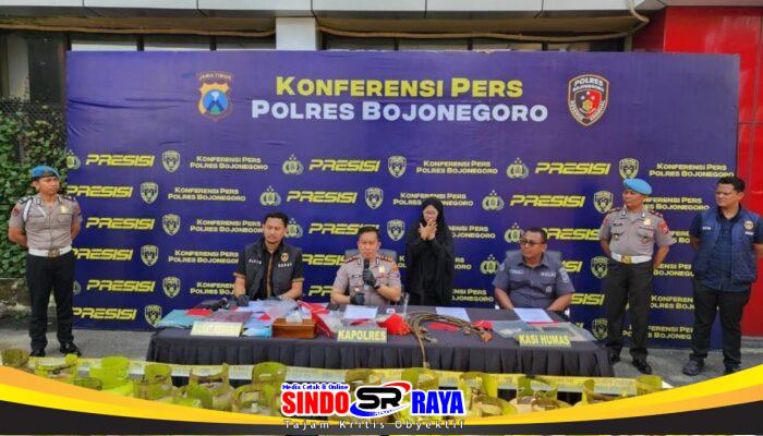 Polres Bojonegoro Amankan Tersangka Pengoplos LPG Subsidi 3 Kg dan Ratusan Tabung Gas