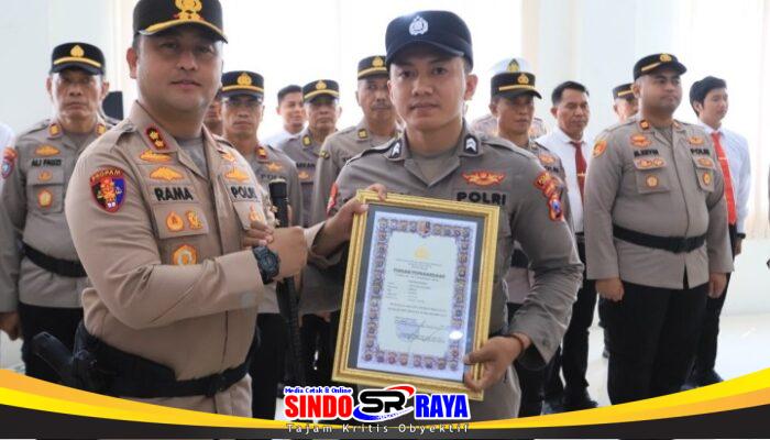 Kapolres Gresik Beri Reward Personel Berprestasi, Dorong Semangat Pengabdian dan Pelayanan