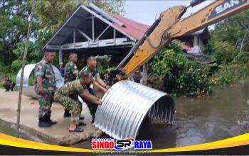 Pembangunan Jembatan Aramco Desa Tekarang Dipantau Langsung Oleh Dandim 1208/Sambas