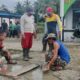Wujud Pedulian Terhadap Fasilitas Umum Babinsa Tekarang Gotong Royong Bersama Warga, Bangun Jembatan Menuju Surau