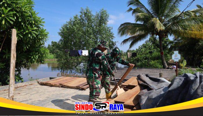 Papan Kayu Ulin untuk Jembatan Garuda Didatangkan, Personel Kodim 1009/Tanah Laut Siapkan Tahap Pemasangan