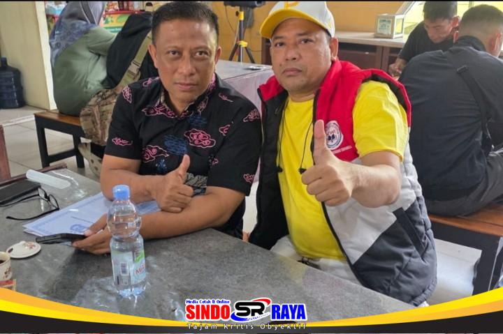 Ketua Umum KWI Umar Hayat saat silaturahmi dengan perwakilan Samsat Gresik untuk memperkuat sinergi dan kemitraan.