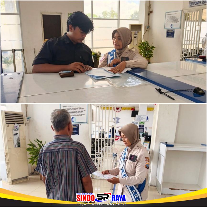 Petugas Satpas SIM Colombo Surabaya memberikan pendampingan dan arahan kepada pemohon SIM saat proses pendaftaran.