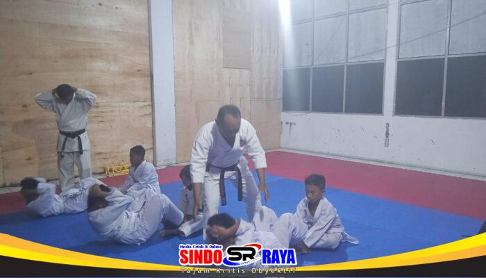 Babinsa dan Ketua MSH HST Gembleng Karateka Menuju Prestasi Gemilang