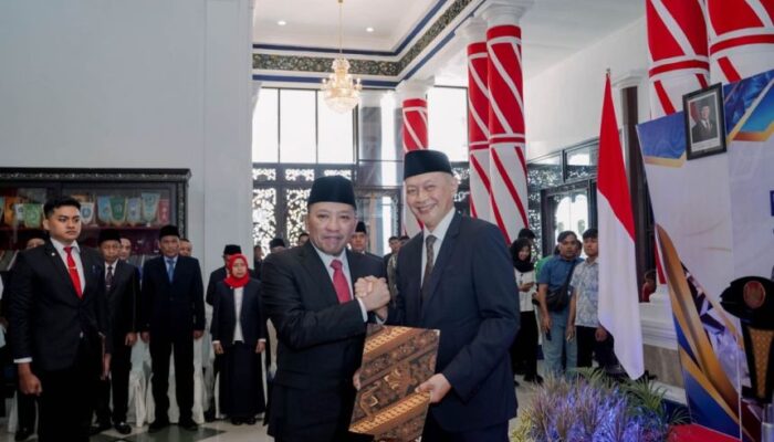 Bupati Sampang Lantik Andy Andrian Hasan Sebagai Direktur RSMZ Kabupaten Sampang